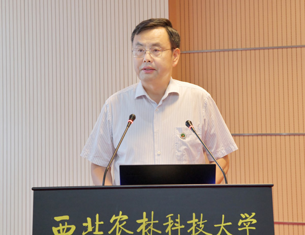5、副校长马建华介绍师资选留情况和岗前培训总体安排--支勇平摄影.JPG