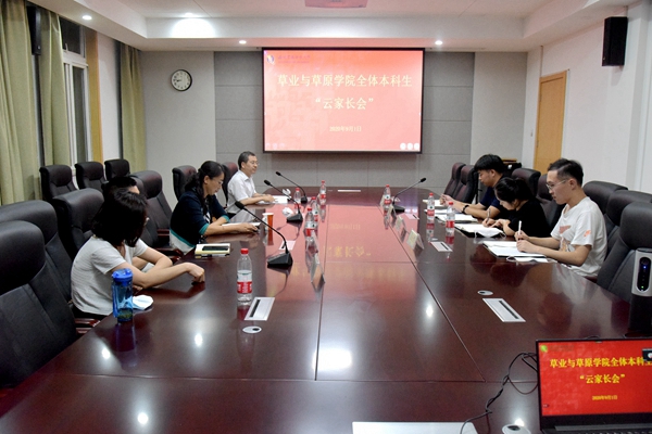 线下家长会现场_副本.jpg