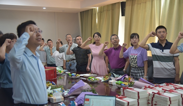 草业教师集体宣誓：争做“四有”好老师_副本.jpg