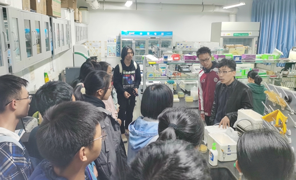走进动科学院实验室_副本.jpg