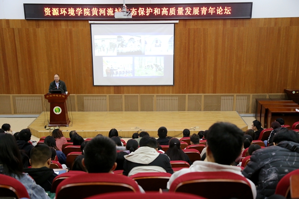 李世清研究员作报告_副本.jpg