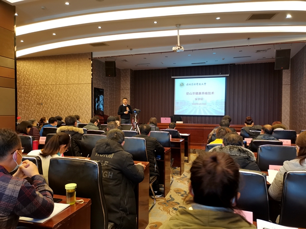 学员们认真听取我校专家宋宇轩教授授课_副本.jpg