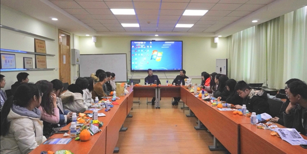 新年座谈会现场_副本.jpg