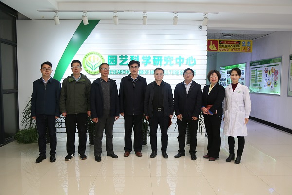 园艺科研研究中心合影留念_副本.jpg