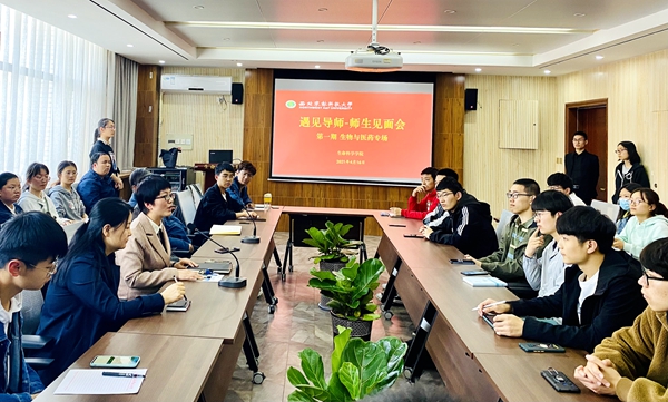 师生见面会现场_副本.jpg