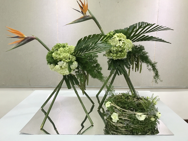 德信官方网站花艺主要分为 插花及 插花。
