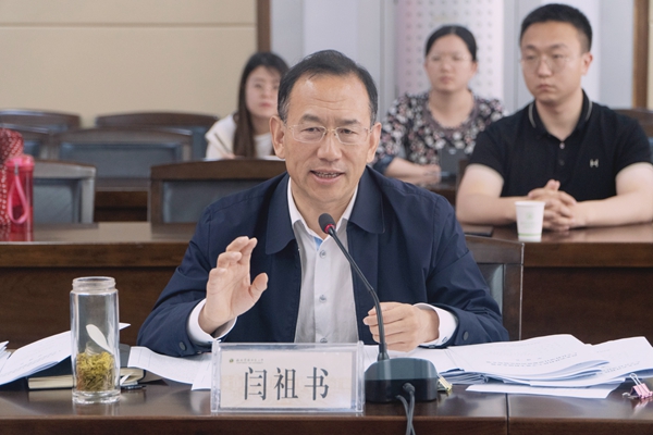 校党委副书记闫祖书讲话_副本.jpg
