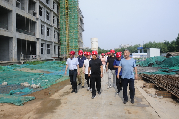 检查水建学院楼施工现场_副本.jpg
