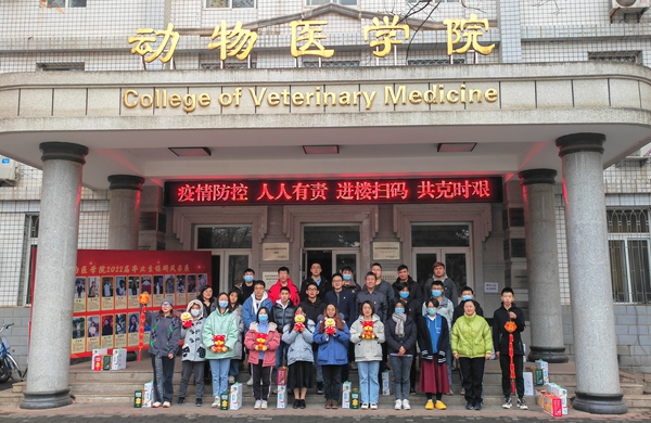 与会师生合影留念_副本.jpg