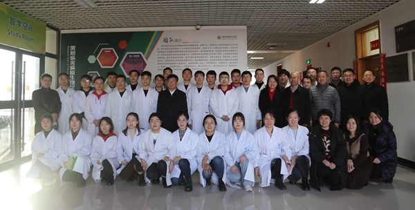 与植保学院研究生合影_副本.jpg