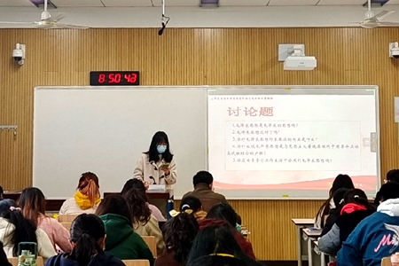 同学们上课积极发言_副本.jpg