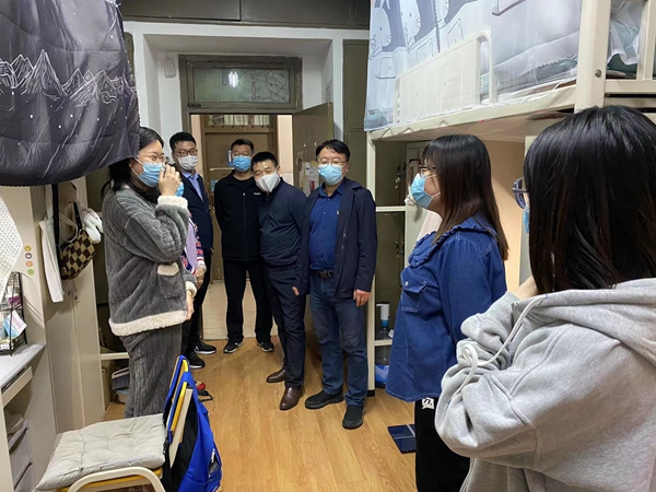 走访非封控宿舍学生_副本.jpg