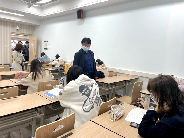检查线下网课情况_副本.jpg