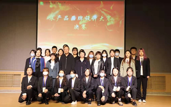 参赛学生与老师合影_副本.jpg