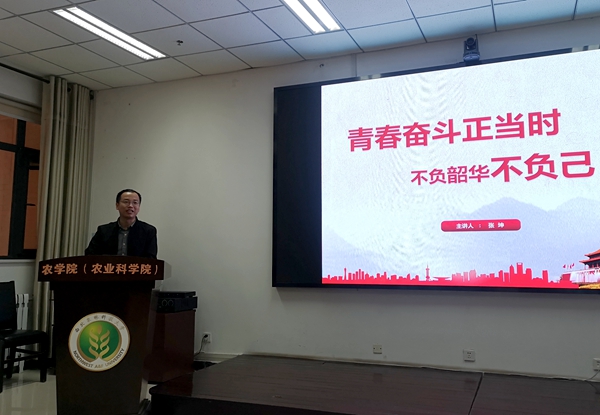 校友张坤_副本.jpg