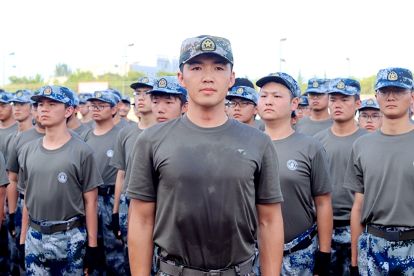 图为学生教官王昊_副本.jpg