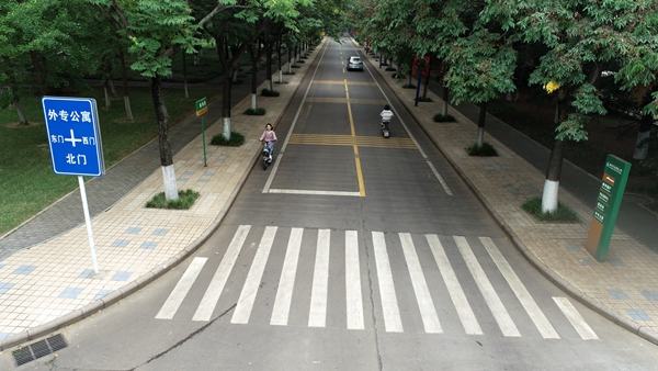 南校区部分路段交通标线_副本.jpg