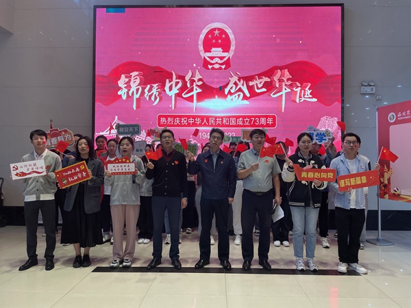 演唱爱国歌曲_副本.jpg