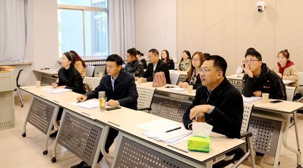校外行业导师担任评委_副本.jpg