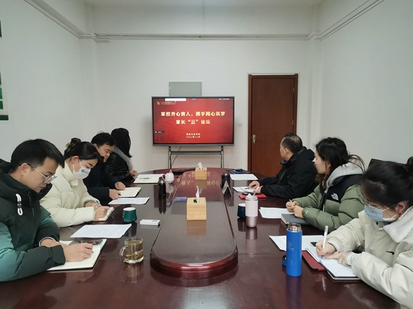 5dd40517ea6a4706ab2a37a78ca7c8e8.jpg 会议现场_副本.jpg