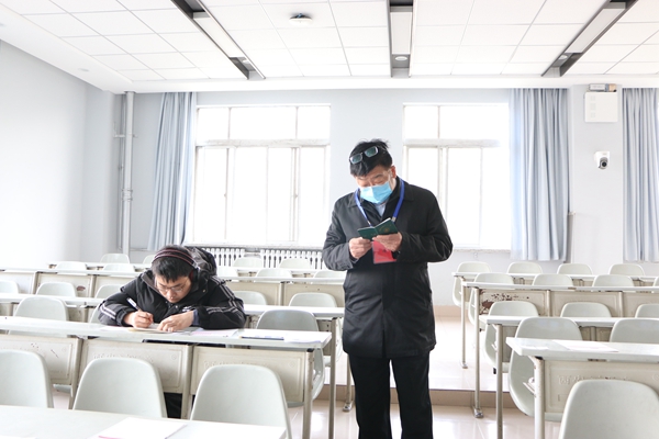 吴普特校长巡查考场_副本.jpg
