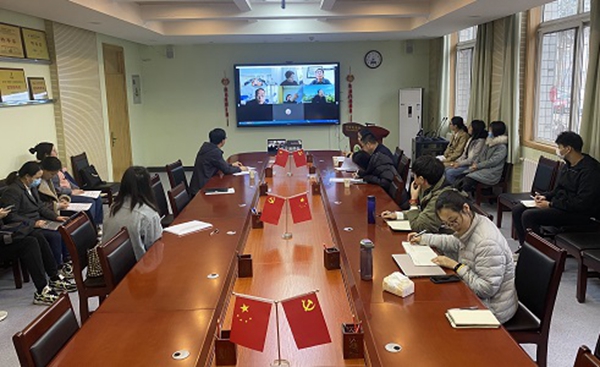 预答辩专家组会议_副本.jpg