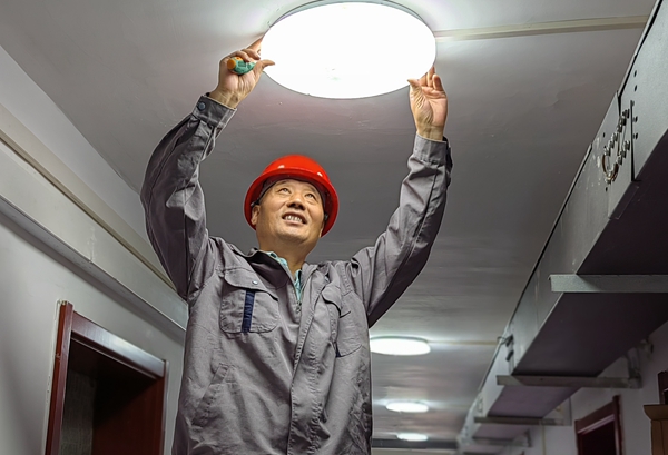 学生公寓水电维修工 魏胜利_副本.jpg
