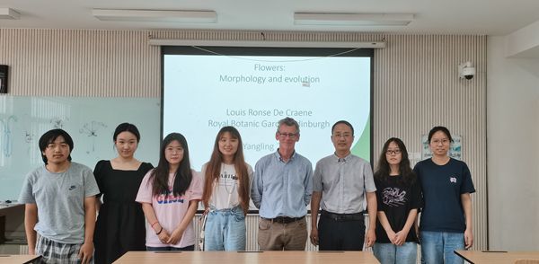 部分同学合影_副本.jpg