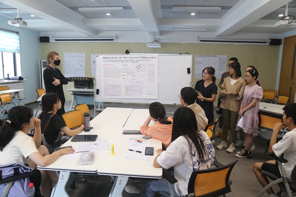 学生分组汇报学术海报_副本.jpg