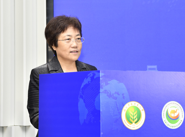 6、杨凌示范区党工委副书记何玲致辞--支勇平摄影.JPG