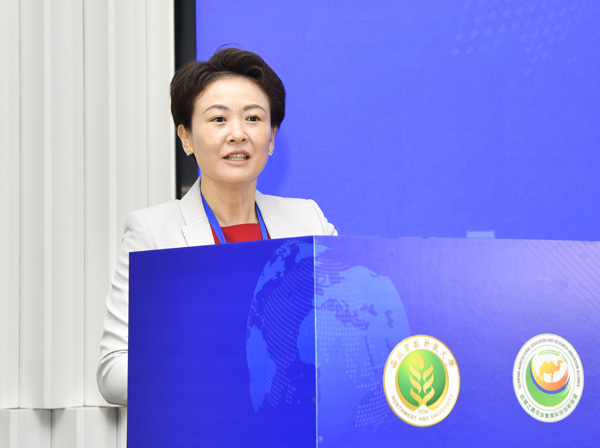 2、教育部国际司二级巡视员席茹致辞--支勇平摄影.JPG