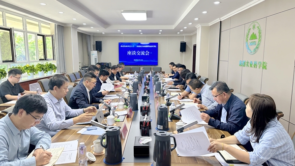 座谈会现场_副本.jpg