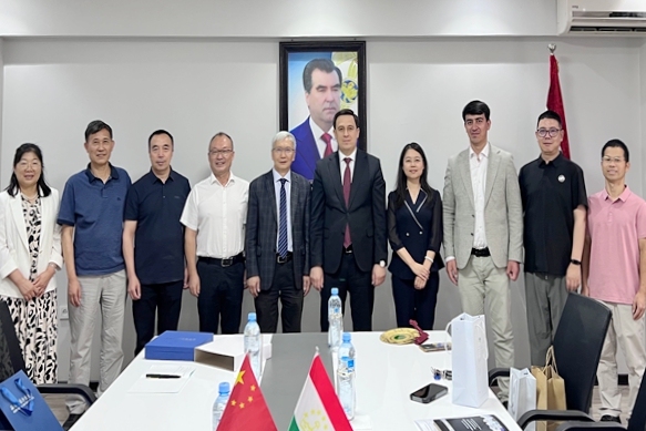 图3  与塔吉克技术大学合作方座谈交流_副本600.jpg