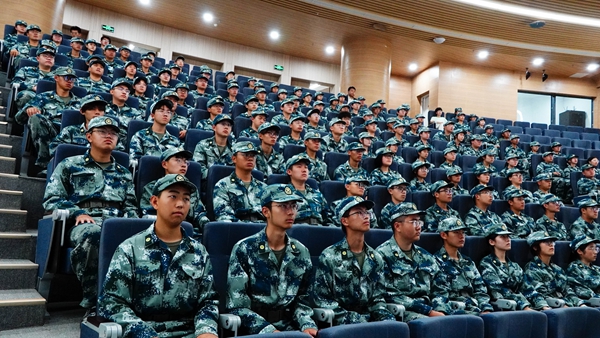 报告会现场_副本.jpg