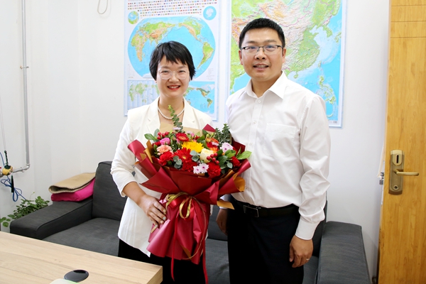 副校长马闯看望慰问经济管理学院晋蓓副教授.jpg