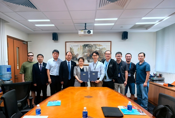 图三 双方签署人才联合培养项目合作意向书_副本.jpg