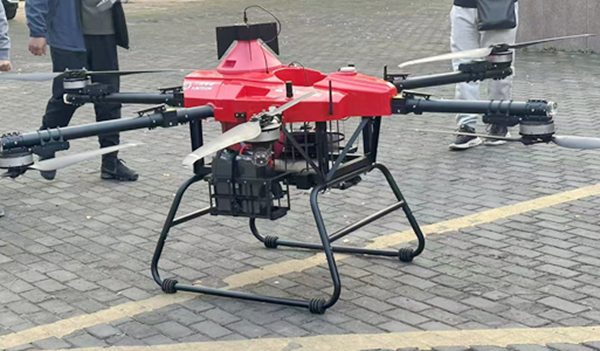 图1 （20公斤植保无人机准备起飞）_副本_副本.png