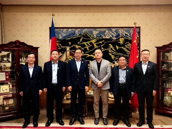 12 拜会中国驻智利大使馆_副本.jpg