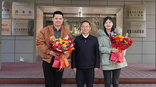 3.校党委副书记闫祖书慰问2025年支援南疆高校辅导员李洁、帕尔哈提·买明.jpg