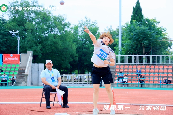 奋力一掷.jpg