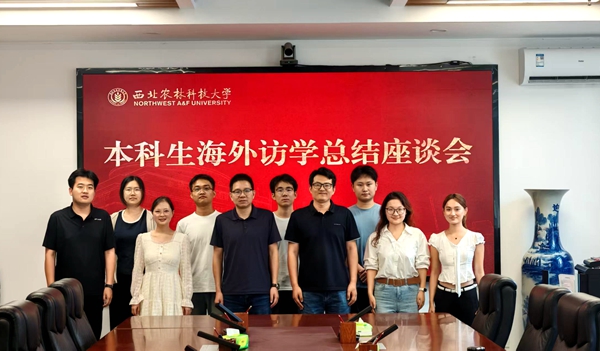 座谈会合照_副本.jpg