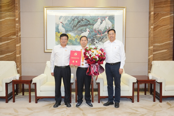 黄思光、吴普特看望慰问载誉归来的康振生院士（上网）.jpg