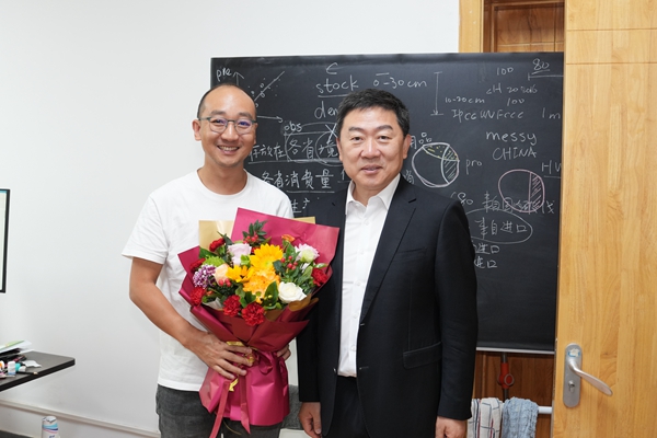 03房玉林慰问水保学院岳超研究员_副本.jpg