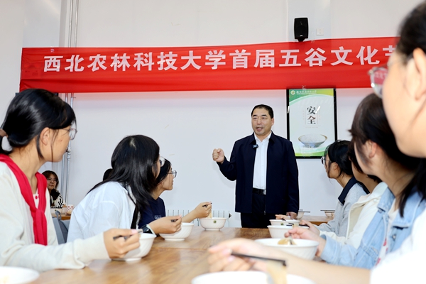 农学院院长李学军讲思政课3_副本.jpg