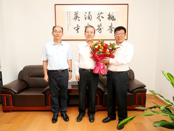 吴普特、庄世宏看望慰问张涌院士_副本.jpg