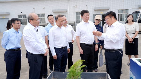 谷振春一行调研旱研院_副本.jpg