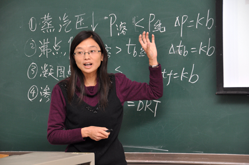 我校2011年青年教师讲课比赛举行